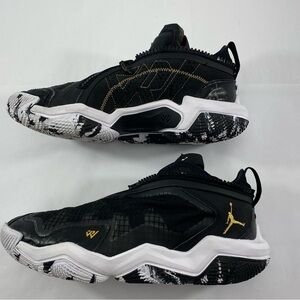 JORDAN Why Not Zero 0.6 Black Gold White Men’s 9 Basketball Sneakers DO7189-071